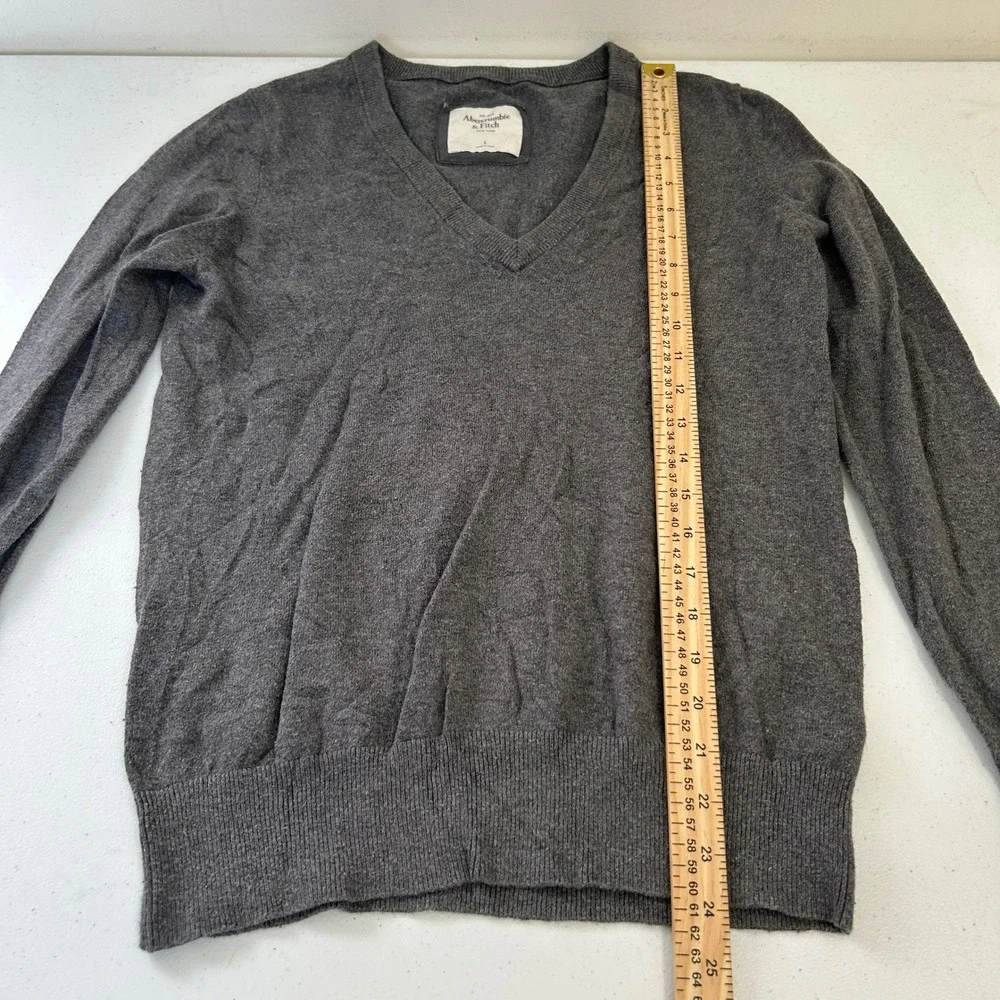 Abercrombie & Fitch Mens Gray V-Neck Sweater Embroidered Moose Logo Size L